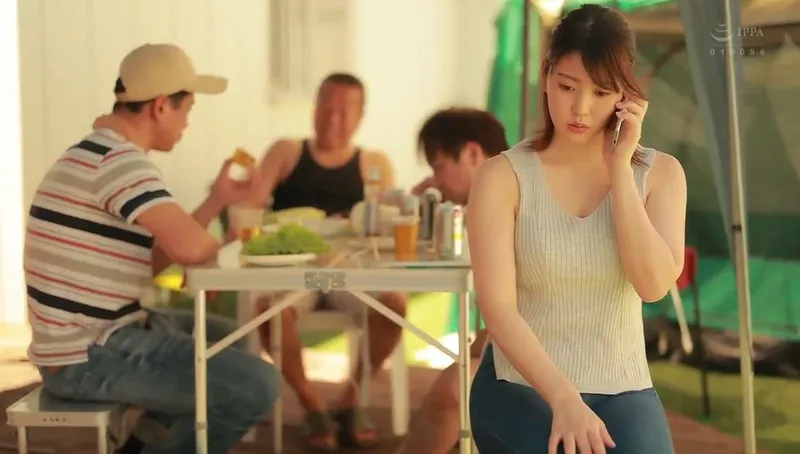 ông xã khờ để vợ tham gia sự kiện cắm trại với mấy gã nhà đối diện và cái kết