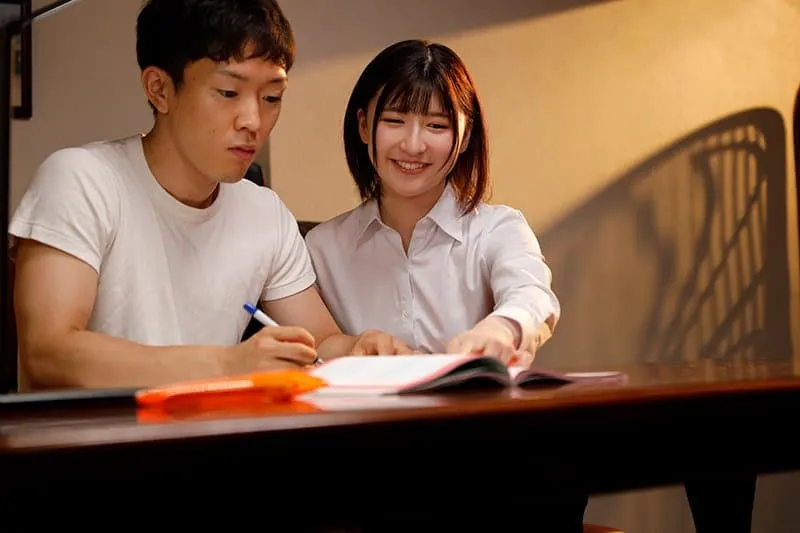 Nữ gia sư bị gài bẫy biến thành nàng nhỏ tình dục cho gia đình biến thái